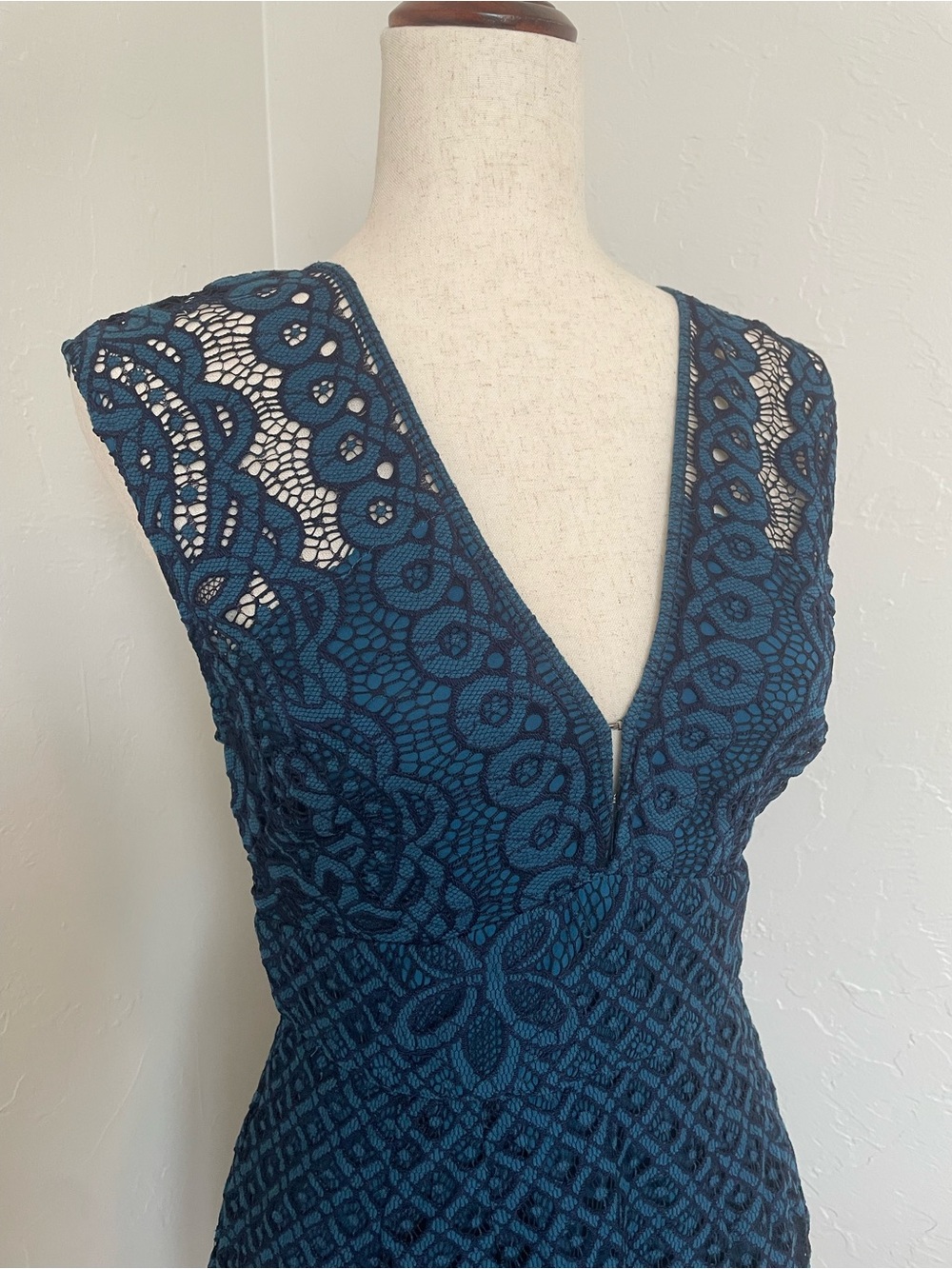 Free People Deep V-Neck Sapphire Blue Teal Lace Mini Dress Urban Outfitters T - Picture 5 of 15